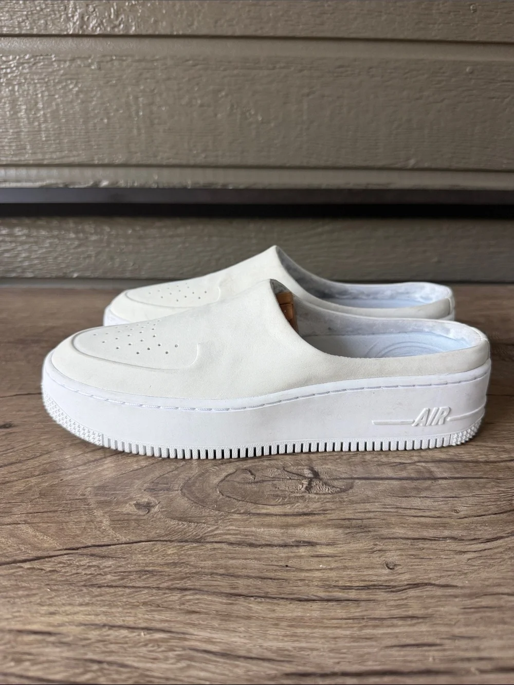 Nike air max Women’s Slip-On Platform Mules size 9.5